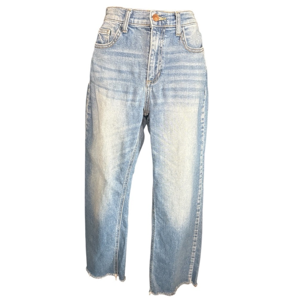 Sneak peek woman’s light wash denim wide leg jeans size 7/28 Preloved